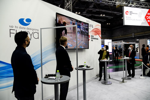 リモートスタジオからの中継やアクリル板の設置で感染防止に配慮